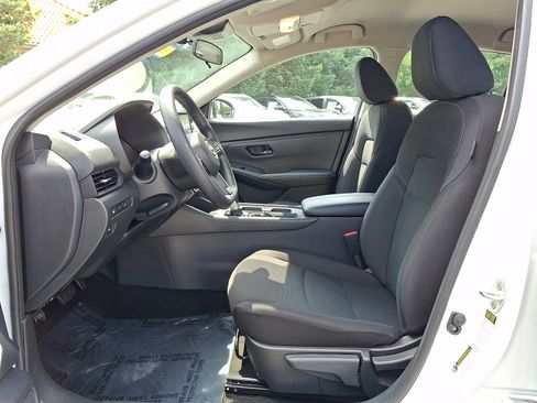 Used 2025 Nissan Sentra S FWD image 13