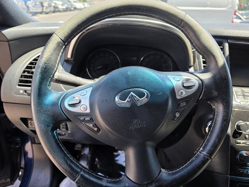 Used 2017 INFINITI QX70 AWD w/ Limited Package image 14