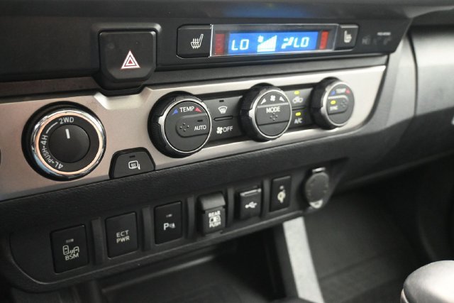 Used 2022 Toyota Tacoma Limited AWD/4WD image 32