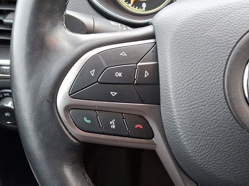 Used 2021 Jeep Cherokee Latitude Lux w/ Comfort/Convenience Group image 19