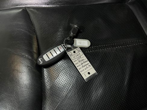 Used 2019 Nissan Pathfinder Platinum w/ Cargo Package image 39