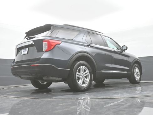 Used 2022 Ford Explorer XLT image 45