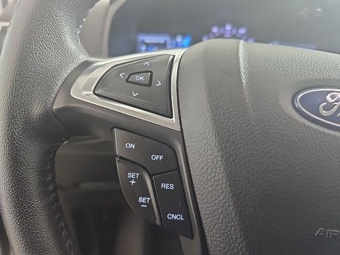 Used 2024 Ford Edge SEL w/ Sport Appearance Package image 12