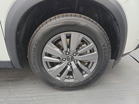 Used 2025 Nissan Pathfinder SV image 12