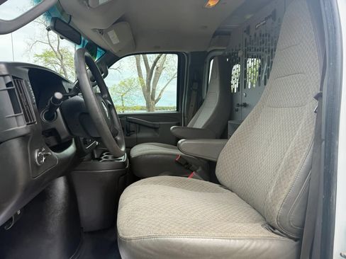 Used 2018 Chevrolet Express 2500 w/ Driver Convenience Package RWD image 11