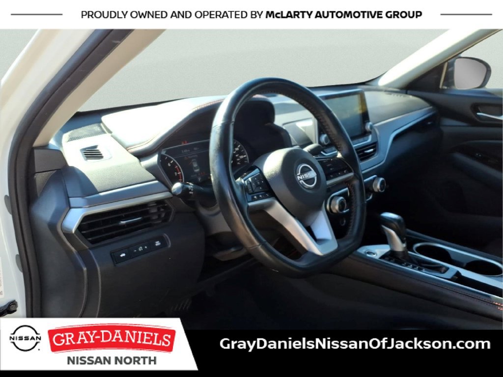 Used 2025 Nissan Altima 2.5 SR FWD image 9