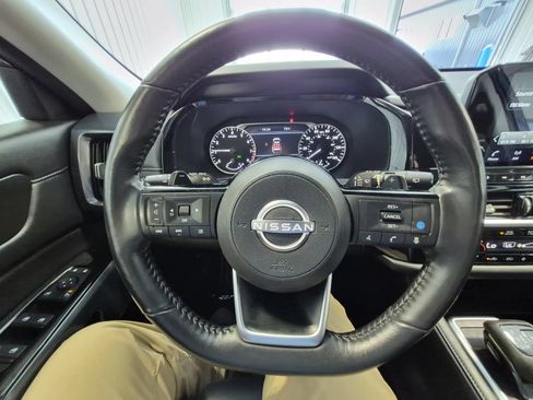 Used 2025 Nissan Pathfinder SL AWD/4WD image 30
