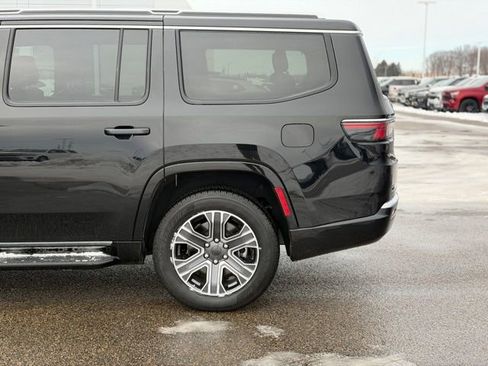 Used 2024 Jeep Wagoneer Series II w/ Flexible Seating Group AWD/4WD image 12