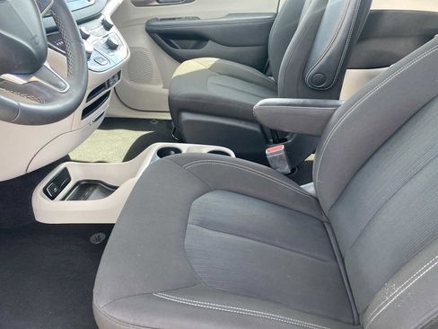Used 2023 Chrysler Voyager LX FWD image 36