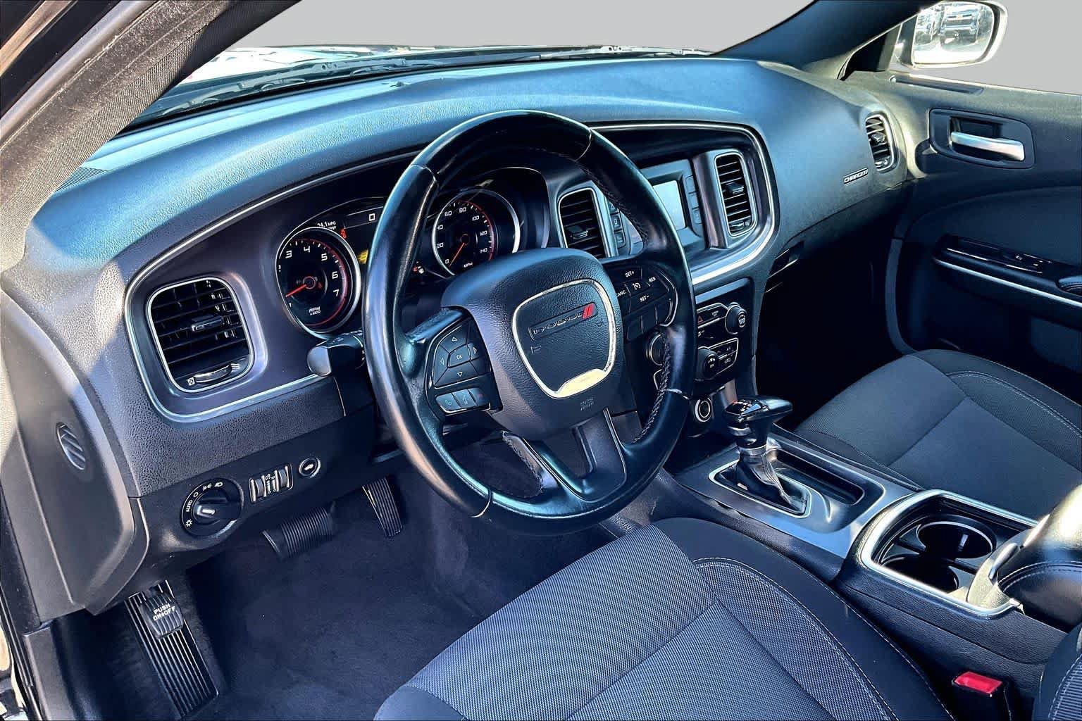 Used 2017 Dodge Charger SE RWD image 18