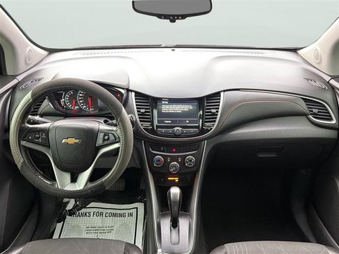 Used 2019 Chevrolet Trax LT w/ LT Convenience Package AWD/4WD image 16