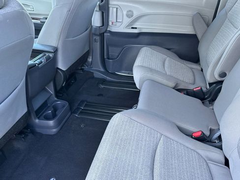 Used 2024 Toyota Sienna LE image 27