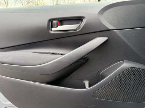 Used 2021 Toyota Corolla LE image 23