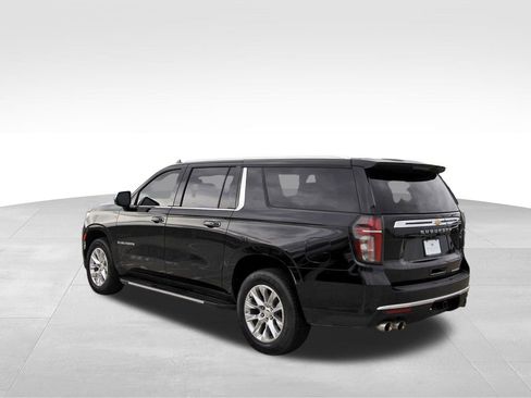 Used 2024 Chevrolet Suburban Premier RWD image 3