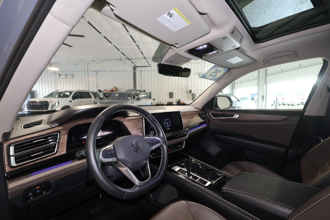 Used 2025 Volkswagen Atlas SEL AWD/4WD image 9