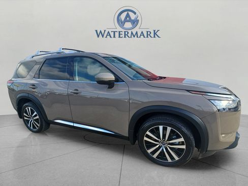 Certified 2025 Nissan Pathfinder Platinum w/ Cargo Package AWD/4WD image 7