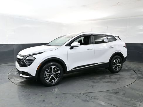 Certified 2025 Kia Sportage EX AWD/4WD image 2