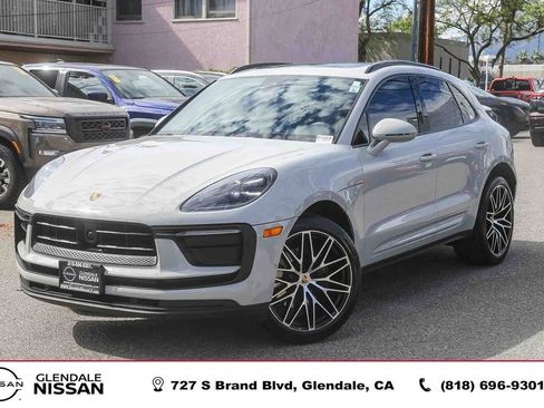 Used 2023 Porsche Macan Turbo image 1