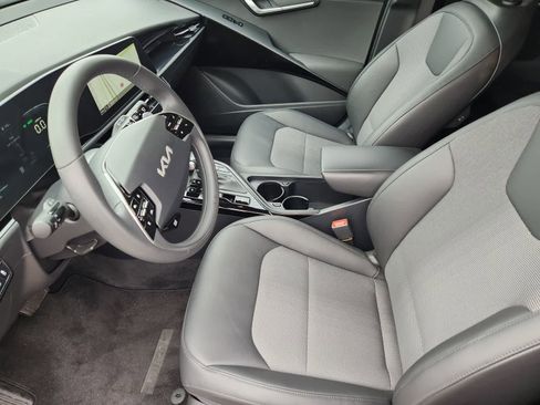 Certified 2024 Kia Niro EX FWD image 11