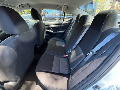 Used 2025 Nissan Sentra SV FWD image 23