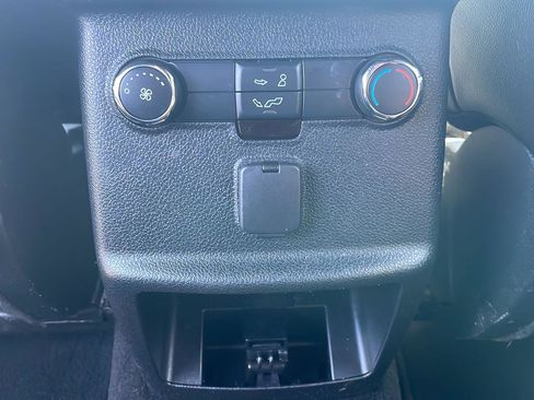 Used 2018 Ford Explorer XLT w/ Equipment Group 202A AWD/4WD image 28