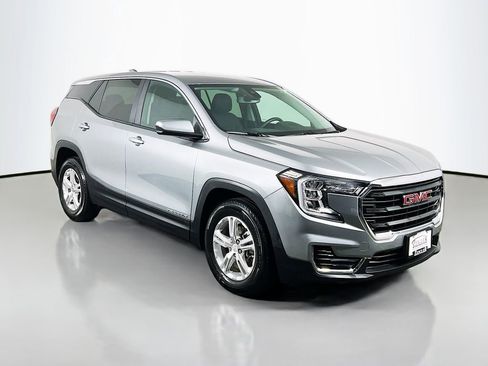 Used 2024 GMC Terrain SLE image 3