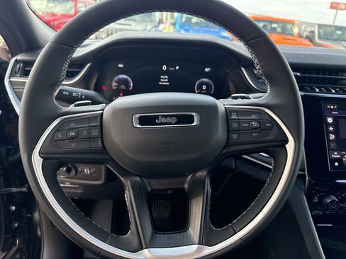 New 2025 Jeep Grand Cherokee Altitude image 23