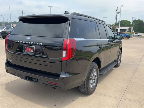 Used 2025 Ford Expedition Active AWD/4WD image 8