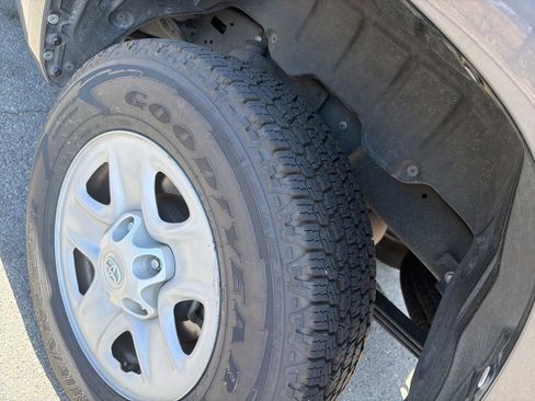 Used 2018 Toyota Tundra SR5 RWD image 3