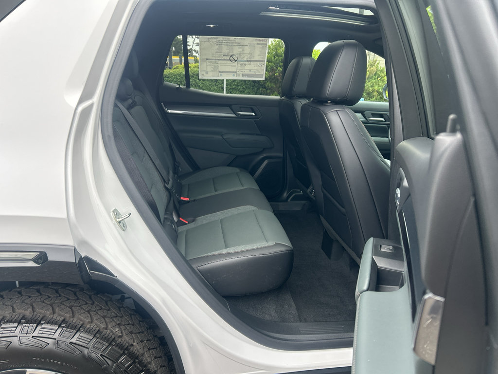 New 2027 GMC Terrain AT4 w/ Technology Package II AWD/4WD image 29