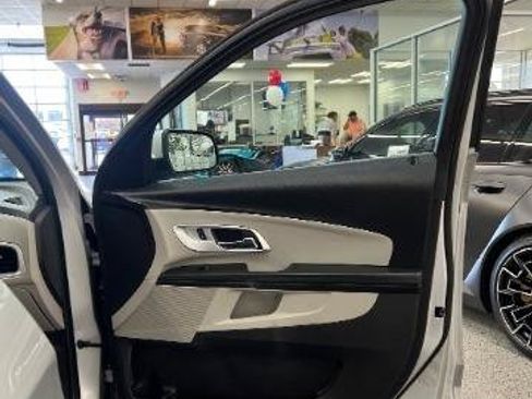 Used 2017 Chevrolet Equinox LT w/ Convenience Package FWD image 20