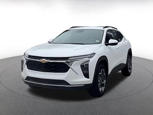 Used 2025 Chevrolet Trax LT FWD image 7