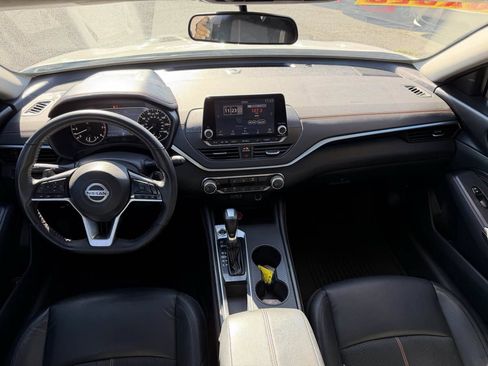 Used 2021 Nissan Altima 2.5 SR FWD image 12