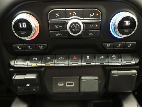 Used 2021 GMC Sierra 1500 AT4 w/ AT4 Preferred Package AWD/4WD image 19