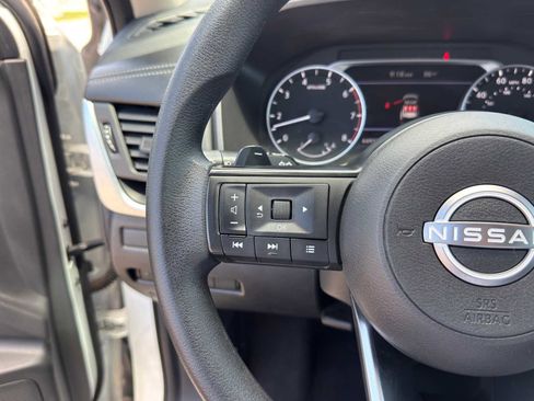 Used 2024 Nissan Rogue S FWD image 19