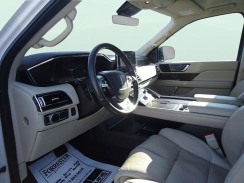 Used 2019 Lincoln Navigator L Reserve image 28