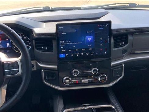 Used 2022 Ford Expedition XLT image 5