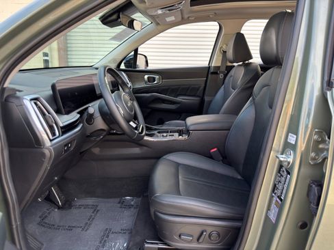 Used 2025 Kia Sorento SX AWD/4WD image 17