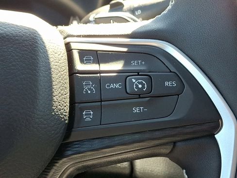 Certified 2025 Jeep Grand Cherokee L Altitude image 24