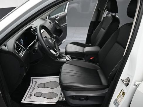 Used 2022 Volkswagen Tiguan SE w/ Panoramic Sunroof Package AWD/4WD image 14