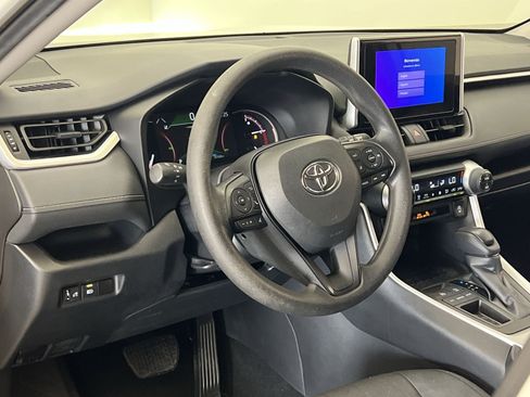 Used 2024 Toyota RAV4 XLE FWD image 15