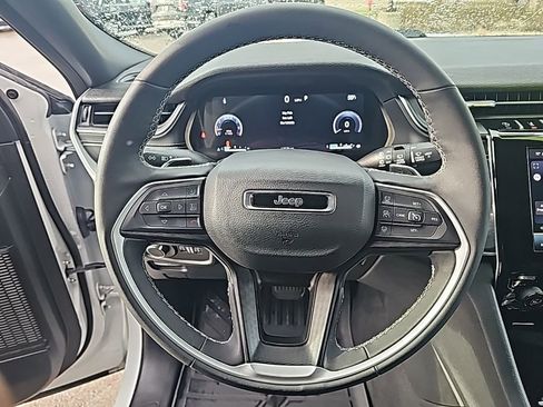 Used 2024 Jeep Grand Cherokee L Laredo AWD/4WD image 15