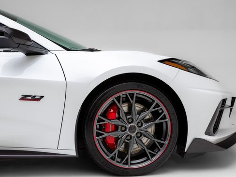 Used 2023 Chevrolet Corvette Stingray Premium Conv w/ Z51 Performance Package RWD image 31
