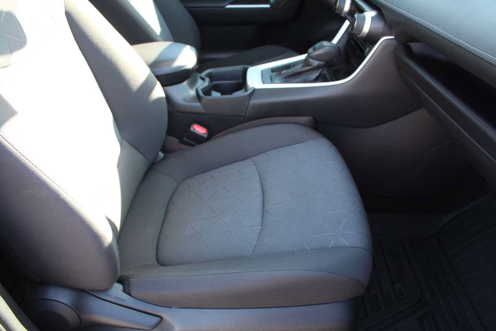 Used 2020 Toyota RAV4 XLE FWD image 22