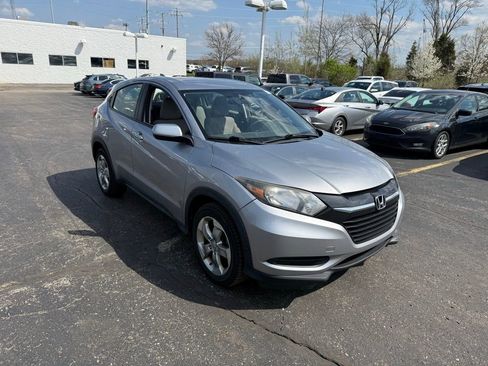 Used 2017 Honda HR-V LX image 4