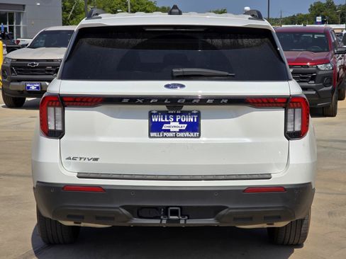 Used 2025 Ford Explorer Active RWD image 5