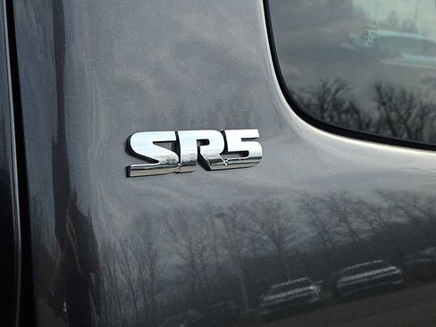 Used 2022 Toyota Tacoma SR5 AWD/4WD image 12