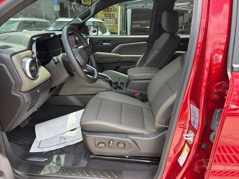 Used 2026 Chevrolet Colorado ZR2 w/ Midnight Edition AWD/4WD image 8