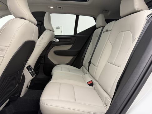 Used 2025 Volvo XC40 B5 Ultra AWD/4WD image 26