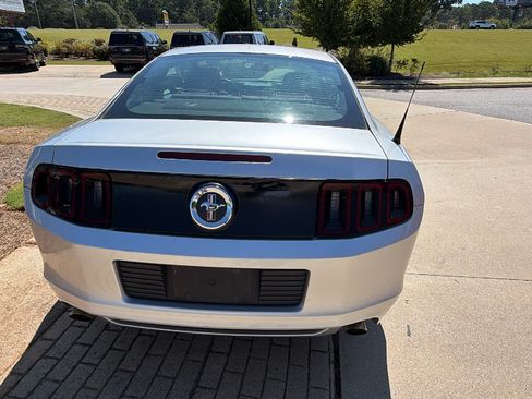 Used 2013 Ford Mustang Coupe RWD image 9